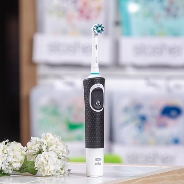 Електрична зубна щітка Oral-B D100 Vitality Cross Action Black 4210201201106 фото